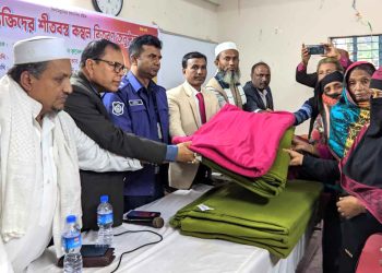 কাঠালিয়ায় রুবেল সমাজ কল্যাণ যুব ও ক্রীড়া সংঘের কম্বল বিতরণ