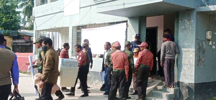 ঝালকাঠি-১ আসনের কাঠালিয়া উপজেলার নির্বাচনী সরঞ্জামাদি বিতরণ