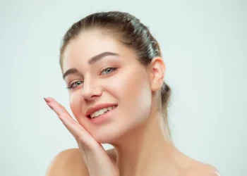 ত্বকের আদ্রতা ধরে রাখতে যা করবেন