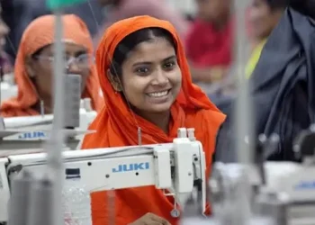 তৈরি পোশাক খাতে কেটে যাচ্ছে মন্দার মেঘ