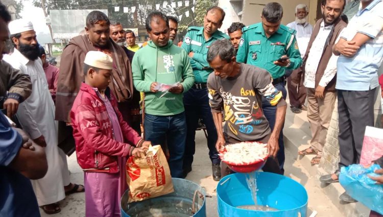 বরিশালে মাহেন্দ্রা ভর্তি জাটকা জব্দ