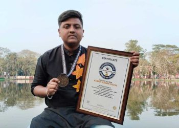 মুখদিয়ে শিস বাঁজিয়ে বিশ্বের প্রথম রেকর্ড