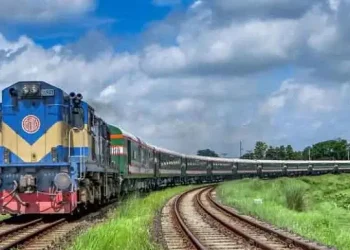 এক বছরে রেলে লোকসান হয়েছে ১৫২৪ কোটি