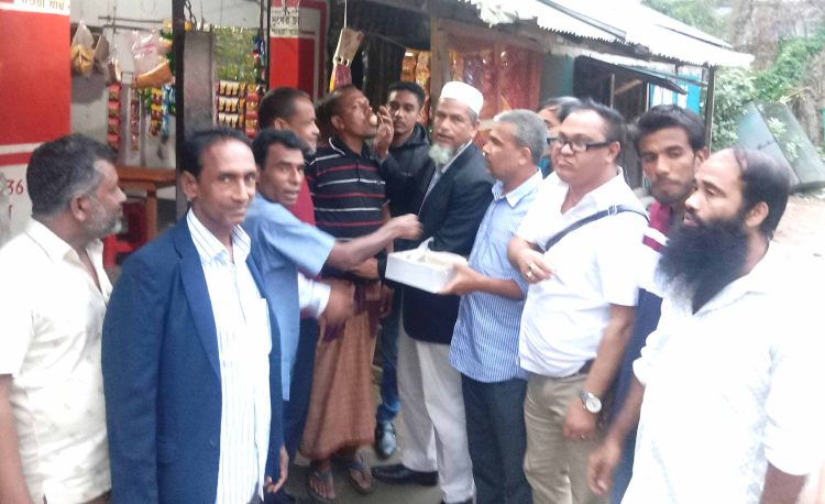 মোঃ রফিকুল ইসলাম জামাল বিএনপির ধর্ম বিষয়ক সম্পাদক হওয়ায় কাঠালিয়ায় মিষ্টি বিতরণ