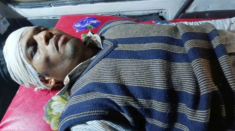 পিস্তল ঠেকিয়ে শিক্ষককে হাতুরিপেটার অভিযোগ কিশোরগ্যাংয়ের বিরুদ্ধে