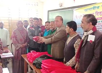 কাঠালিয়ায় শিক্ষার্থীদের মাঝে শিক্ষা উপকরণ বিতরণ ও সংবর্ধনা অনুষ্ঠিত