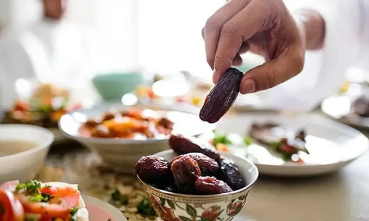 ইফতারে দোয়া না পড়লে কি শুদ্ধ হবে রোজা?