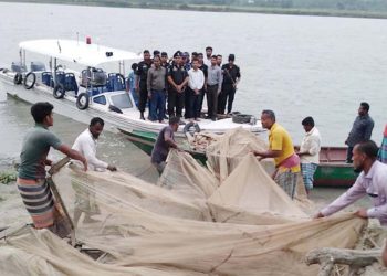 তিন নদীতে অভিযানে কোটি টাকার অবৈধ জাল জব্দ