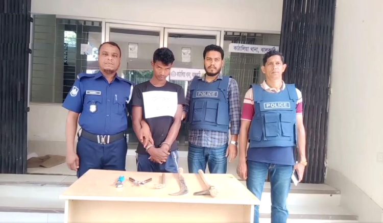 আন্ত: জেলা ডাকাত দলের সর্দারকে গ্রেপ্তার করেছে কাঠালিয়া থানা পুলিশ