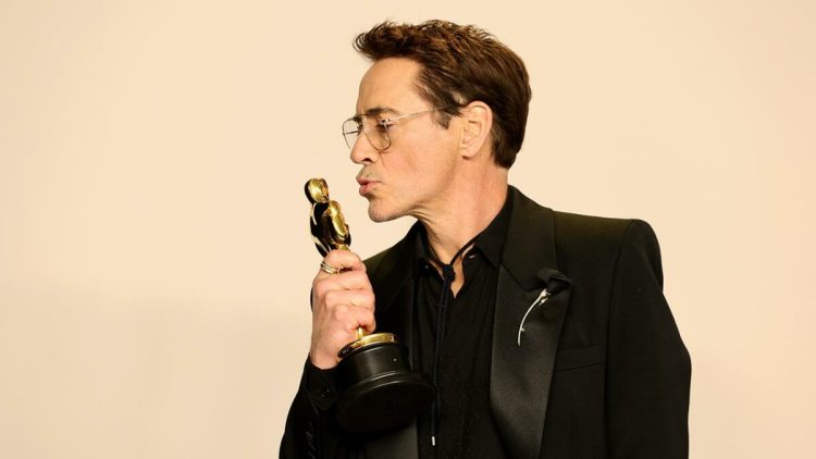 প্রথমবারের মত অস্কারের স্বাদ পেলেন ‘আয়রনম্যান’খ্যাত ডাউনি