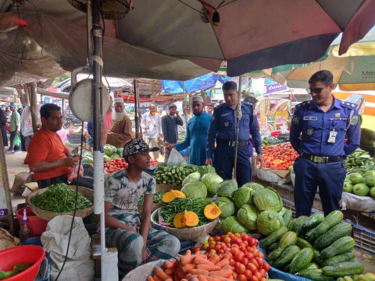 সহকারী পুলিশ সুপার (রাজাপুর সার্কেল) কর্তৃক বাজার মনিটরিং