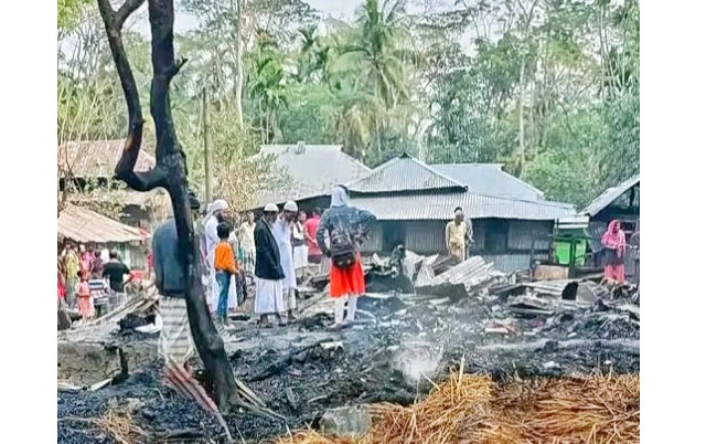 ঝালকাঠিতে অগ্নিকান্ডে পুড়লো তিনটি বসতঘর