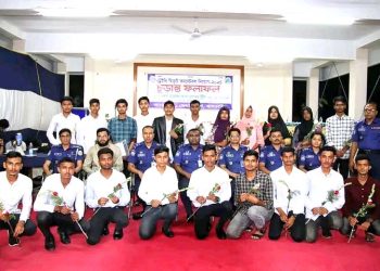 ঝালকাঠিতে ১২০ টাকায় ১৭জনের পুলিশে চাকরি