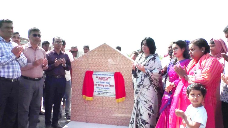 কাঠালিয়ায় খেলার মাঠ ও অফিসার্স ক্লাব উদ্বোধন করেন জেলা প্রশাসক-ফারাহ গুল নিঝুম
