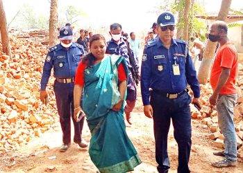 রাজাপুরে ৪ ইট ভাটার মালিককে ৩ লাখ টাকা জরিমানা
