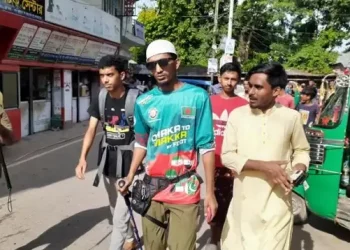 হজ পালনে পায়ে হেঁটেই সৌদি আরবে বাংলাদেশি যুবক!