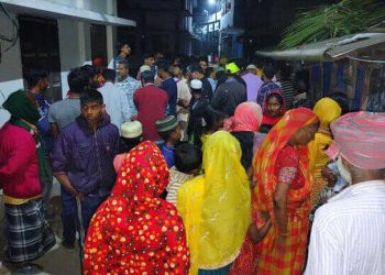 স্বামীকে কুপিয়ে হত্যার পর থানায় আত্মসমর্পণ স্ত্রী’র