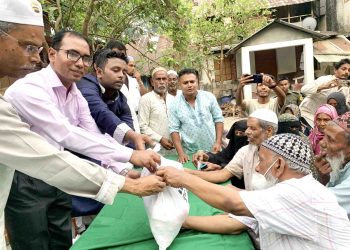 কাঠালিয়ায় প্রধানমন্ত্রী ইফতার ও ঈদ উপহার বিতরণ