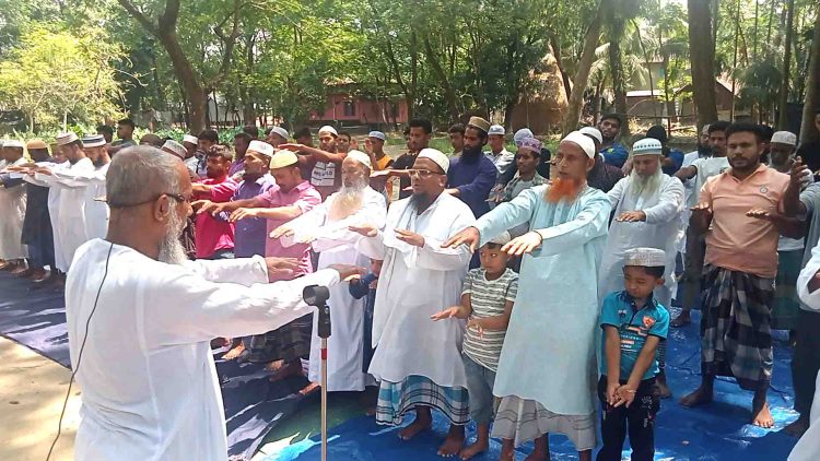 ঝালকাঠিতে বৃষ্টির জন্য ইসতিসকার নামাজ আদায়