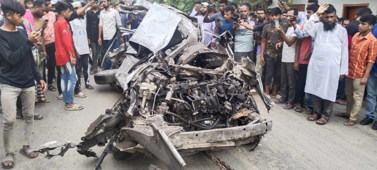ঝালকাঠির সড়ক দুর্ঘটনায় এক পরিবারে ৬ জন নিহত, নবদম্পতির যাওয়া হয়নি হানিমুনে
