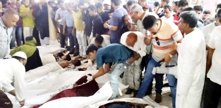 ঝালকাঠিতে ট্রাক চাপায় নিহত ১৪ জনের পরিচয় পাওয়া গেছে
