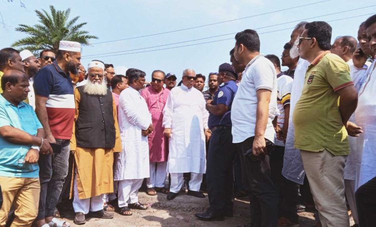 ঝালকাঠির টোল প্লাজায় ভয়াবহ দূর্ঘটনার স্থল পরিদর্শন করেন জননেতা আমির হোসেন আমু-এমপি