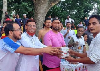 ঈদুল ফিতর উপলক্ষে কাঠালিয়ায় বয়স্ক ও যুবকদের নিয়ে ফুটবল খেলা অনুষ্ঠিত