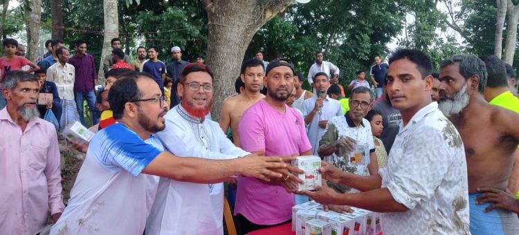 ঈদুল ফিতর উপলক্ষে কাঠালিয়ায় বয়স্ক ও যুবকদের নিয়ে ফুটবল খেলা অনুষ্ঠিত