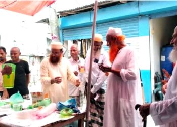 কাঠালিয়ায় জমিয়াতে হিযবুল্লাহ’র উদ্যোগে পথচারীদের মাঝে ঠান্ডা পানির সরবত বিতরণ