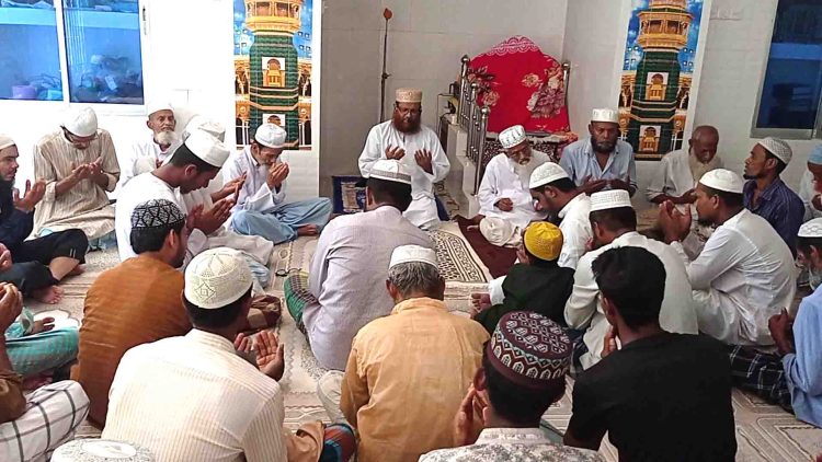 কাঠালিয়ায় এমপি শাহজাহান ওমর বীর উত্তমের রোগ মুক্তির কামনায় দোয়া মোনাজাত