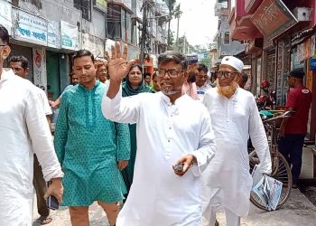 ঝালকাঠিতে জমজমাট নির্বাচনী প্রচারণা; ভোট চাইতে ভোটারদের দ্বারে দ্বারে ছুটছে প্রার্থীরা