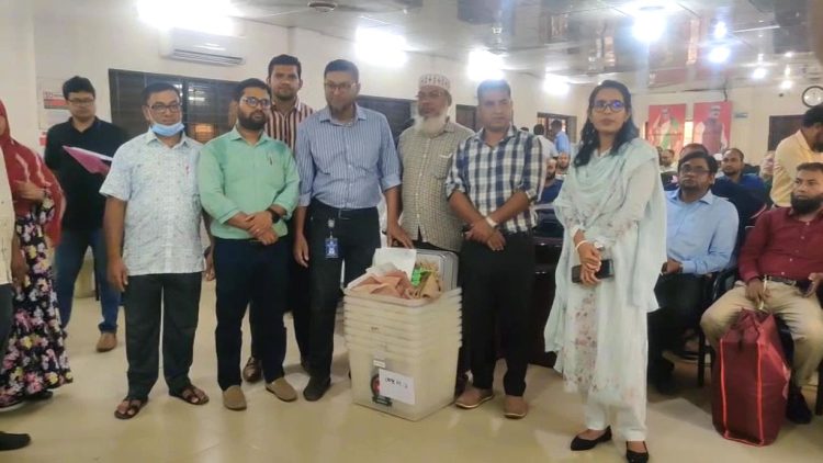 ঝালকাঠিতে দুটি উপজেলার নির্বাচনের সরঞ্জামাদি বিতরণ