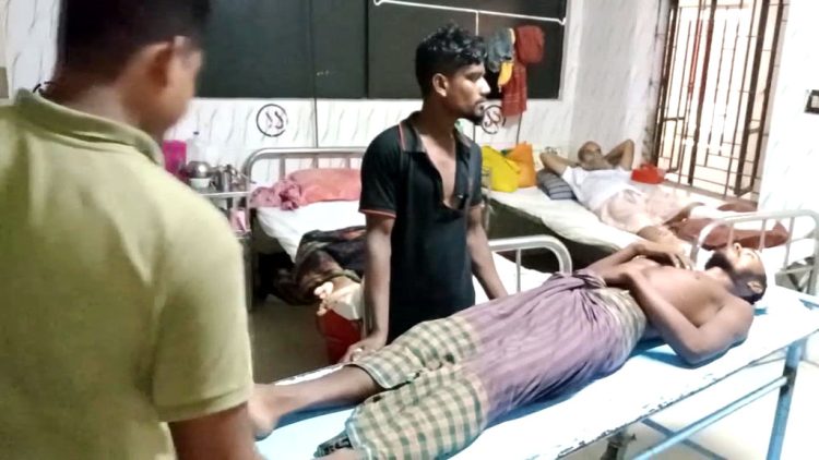 ঝালকাঠিতে আনারস প্রতীকের দুই কর্মীকে কুপিয়ে আহত