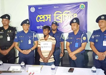 কাঠালিয়ায় আন্তজেলা ডাকাত সর্দার অস্ত্রসহ গ্রেফতার