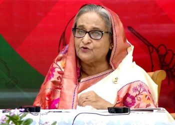 আমাকে উৎখাত করে কাকে ক্ষমতায় আনতে চায় তারা : প্রধানমন্ত্রী