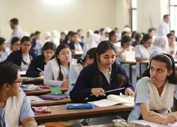 রোববার থেকে সারা দেশে মাধ্যমিক স্কুল ও কলেজে চলবে ক্লাস : মন্ত্রণালয়
