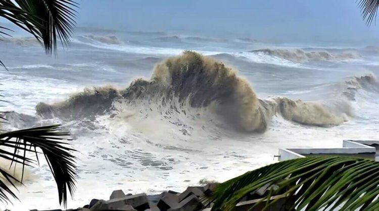 ঝালকাঠিসহ ৯ জেলায় ১০ নম্বর মহাবিপদ সংকেত