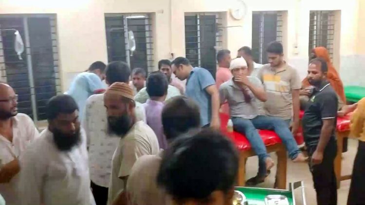 ঝালকাঠির রাজাপুরে দুই উপজেলা চেয়ারম্যান প্রার্থীর সমর্থকদের মধ্যে হামলায় মটর সাইকেল ভাঙচুর, আহত ২৫, পাল্ট-পাল্টি মামলা