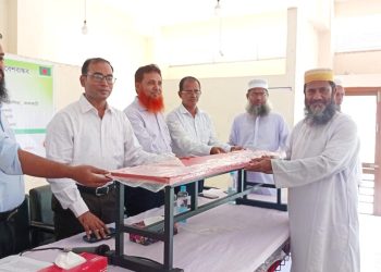 কাঠালিয়ায় বিভিন্ন শিক্ষা প্রতিষ্ঠানে বেঞ্চ বিতরণ