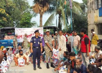 মির্জাগঞ্জে আমর্ড পুলিশ ব্যাটালিয়ন (এপিবিএন) উদ্যোগে ত্রাণসামগ্রী বিতরণ