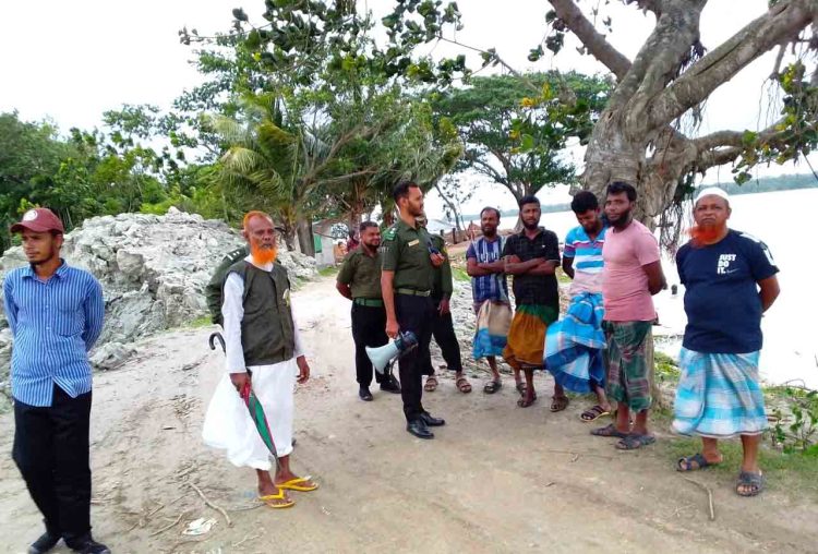 কাঠালিয়ায় ঘূর্ণিঝড় রিমালে আনসার ও ভিডিপি সদস্যদের জনসচেতনতা মূলক প্রচারনা ও উদ্ধার কাজে অংশগ্রহণ