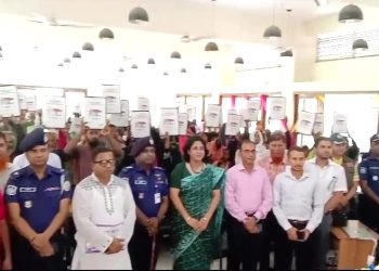 কাঠালিয়ায় ভূমিহীনদের মাঝে আশ্রয়ন প্রকল্পের ঘরের চাবি ও দলিল হস্তান্তর