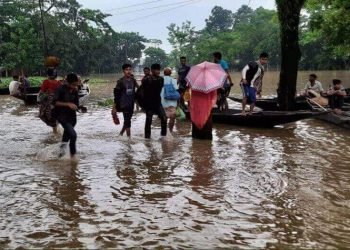 সুনামগঞ্জে তৃতীয় বারের মত বন্যা, লাখো মানুষ পানিবন্দি অবস্থায়