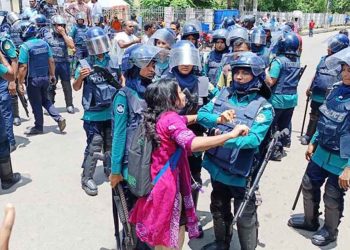 বরিশালে শিক্ষার্থীদের কর্মসূচিতে পুলিশের লাঠিচার্জ, আহত ২০