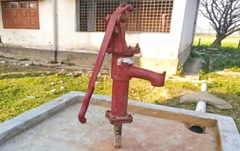 ঝালকাঠিতে পানি উঠছে না অধিকাংশ নলকূপে