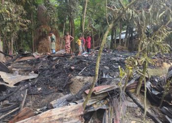 ফায়ার সার্ভিসের কর্মীরা পৌঁছানোর আগেই আগুনে বসতঘর পুড়ে ছাই, ৮ লক্ষাধিক টাকার ক্ষতি