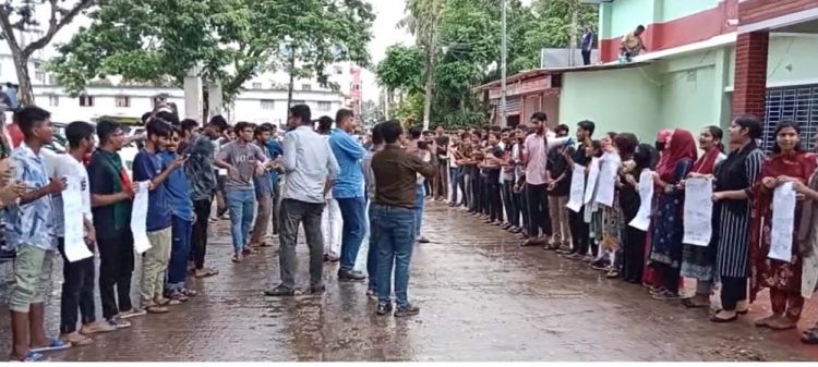 ঝালকাঠিতে কোটা প্রথা বাতিলের দাবিতে বিক্ষোভ মিছিল ও সমাবেশ
