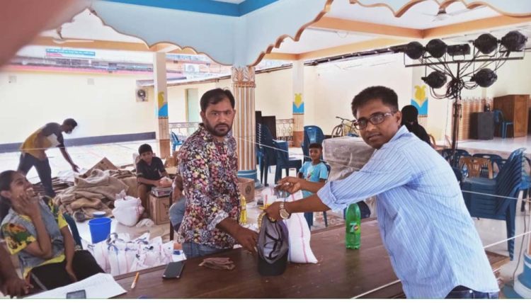 ঝালকাঠিতে নতুন অর্থবছরে টিসিবি পণ্য বিক্রি শুরু হয়েছে