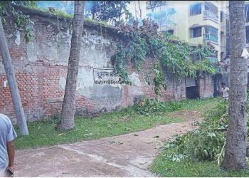 ঝালকাঠিতে বিআরডিবির প্রায় ৭০ বছরের পুরানো জরাজীর্ণ ভবনটি ভেঙ্গে ফেলা হচ্ছে