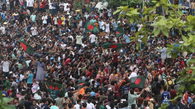 কোটা বাতিলের দাবিতে দেশজুড়ে ‘বাংলা ব্লক’ কর্মসূচি ঘোষণা করা হয়েছে